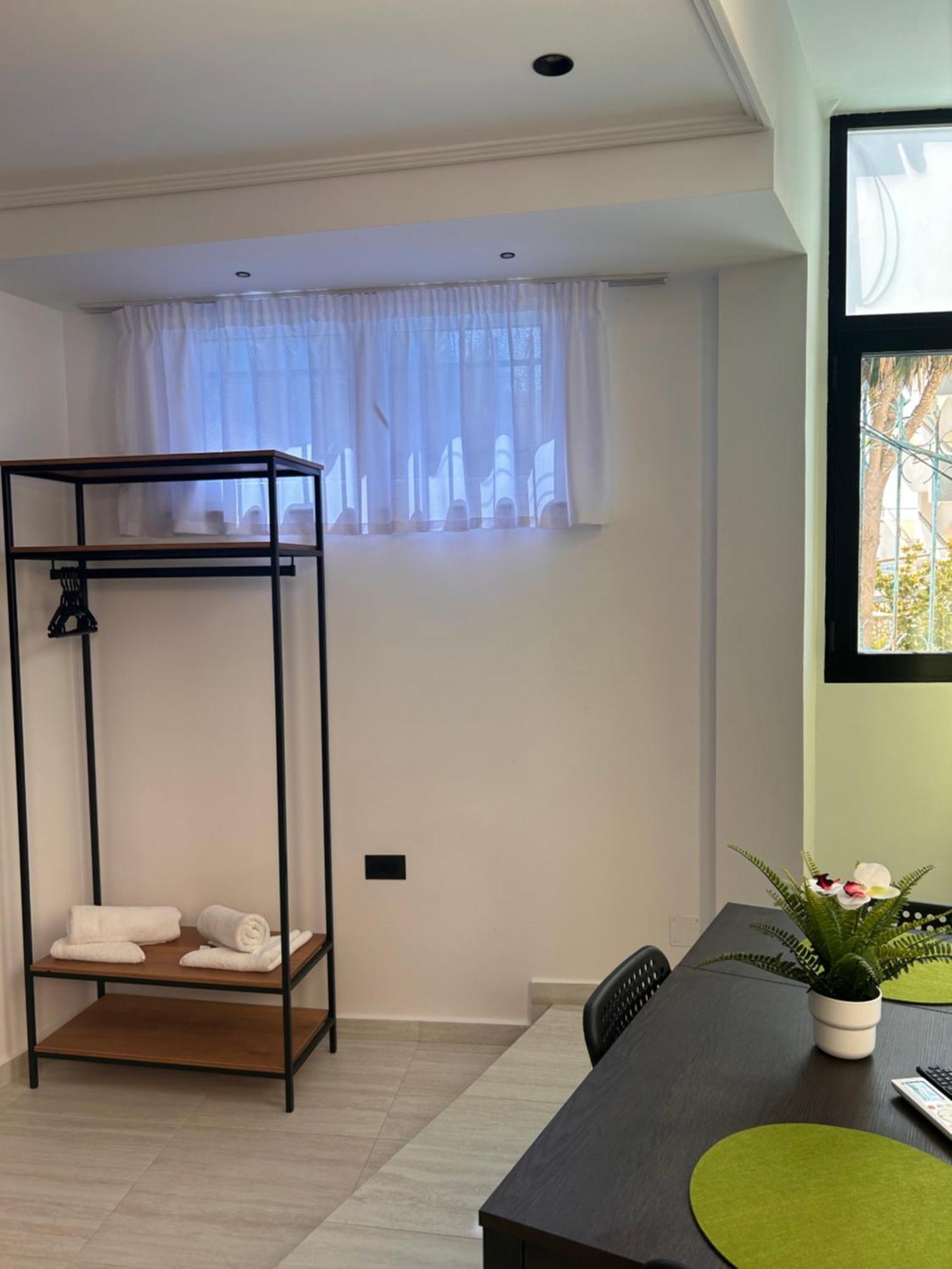 Crown Apartment ซารานเดอ ภายนอก รูปภาพ